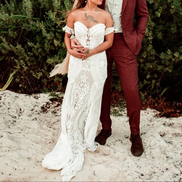 SOLD Rue de seine - ADARA WEDDING DRESS - Picture 1 of 8